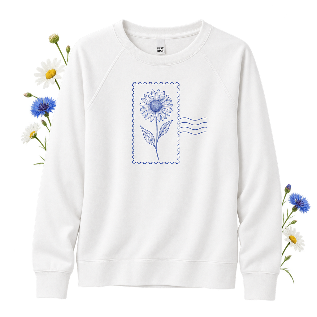 District DT672 with long sleeves and a crew neckline